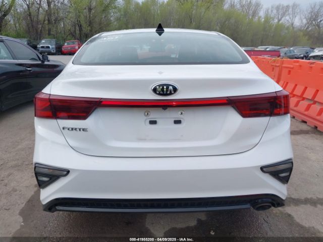 3KPF24AD8ME360661 KIA Forte Lxs