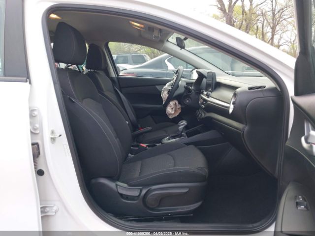3KPF24AD8ME360661 KIA Forte Lxs