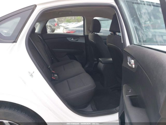 3KPF24AD8ME360661 KIA Forte Lxs