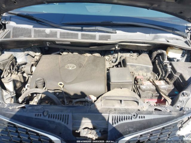 5TDXZ3DC9JS935123 Toyota Sienna Se 8 Passenger