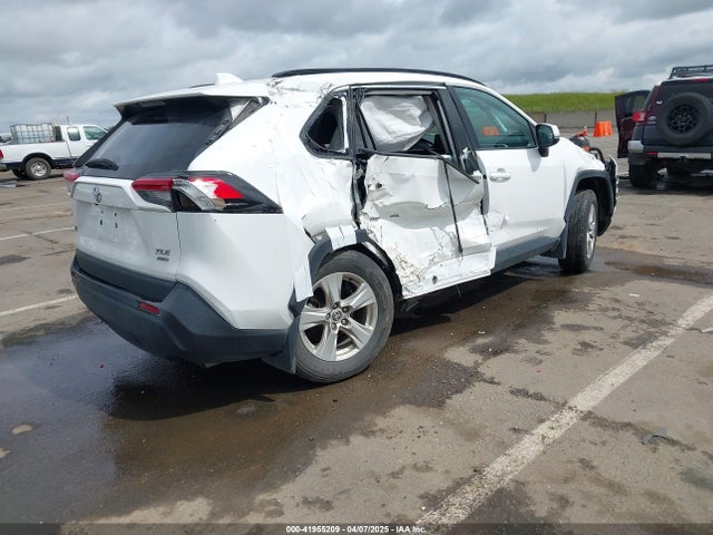 2T3P1RFV9MW185380 Toyota Rav4 Xle