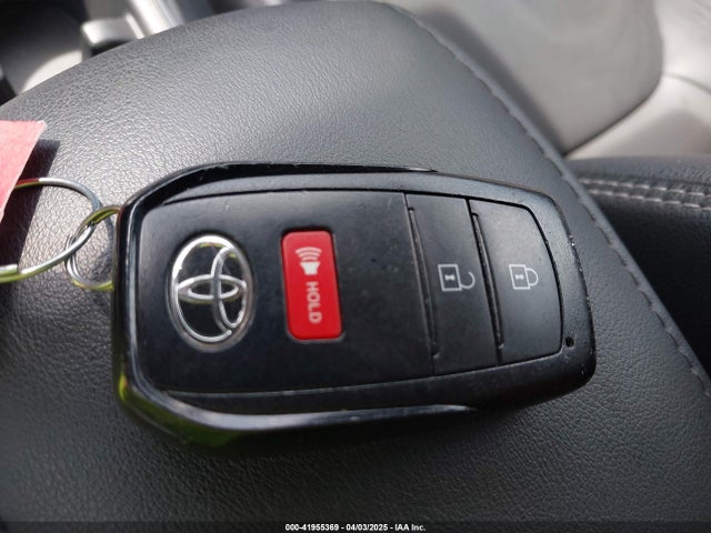 7MUEAAAG9PV041258 Toyota Corolla Cross Xle