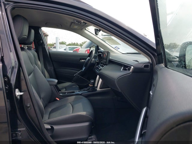 7MUEAAAG9PV041258 Toyota Corolla Cross Xle