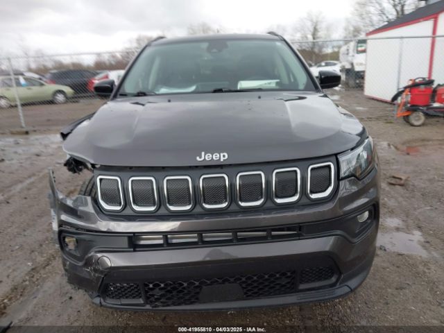 3C4NJDBB1NT175392 Jeep Compass Latitude 4x4