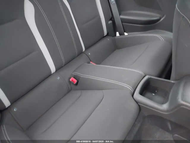 1G1FB1RXXH0102226 Chevrolet Camaro 1lt