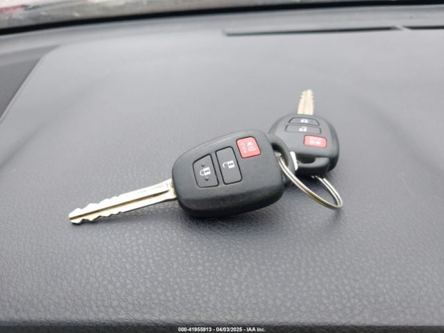 2T3ZFREV4GW252399 Toyota RAV4 LE