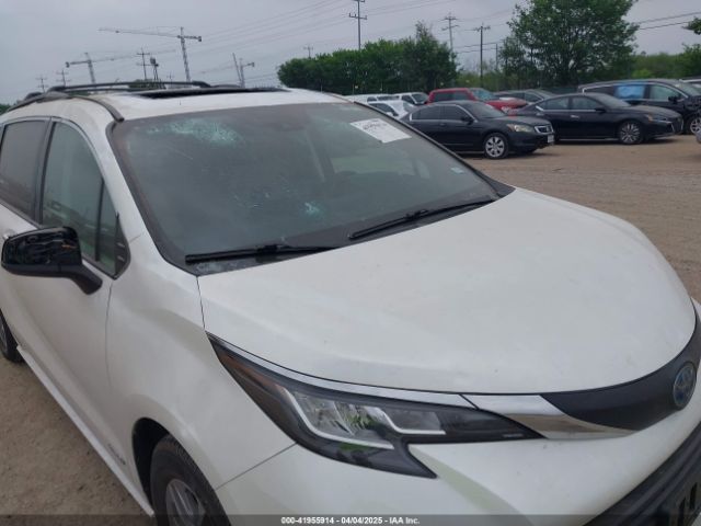 5TDYRKEC2MS010054 Toyota SIENNA XLE