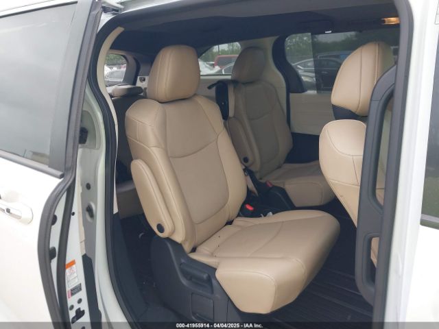 5TDYRKEC2MS010054 Toyota SIENNA XLE