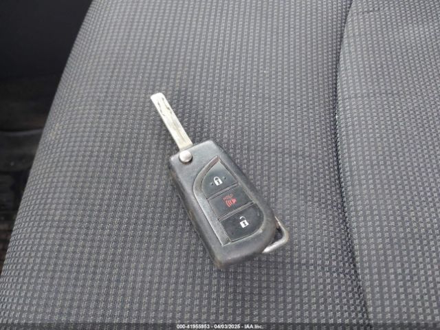 2T3G1RFV1KC035746 Toyota RAV4 LE
