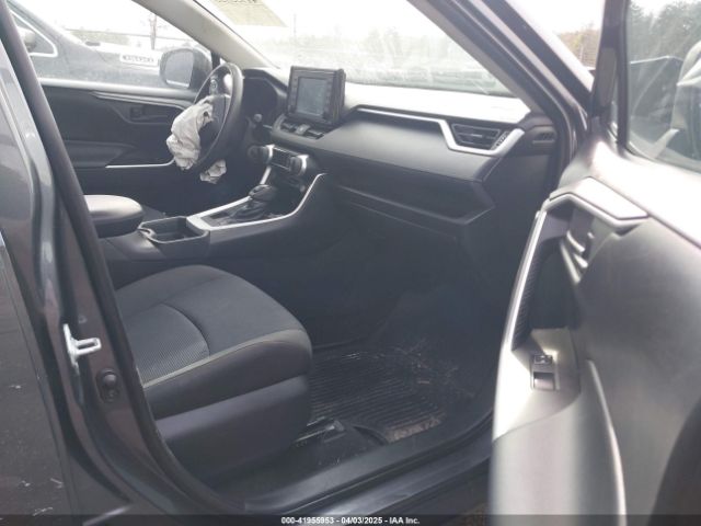 2T3G1RFV1KC035746 Toyota RAV4 LE