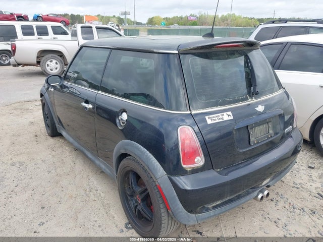 2006 MINI COOPER S WMWRE33566TL19134 Photo 2
