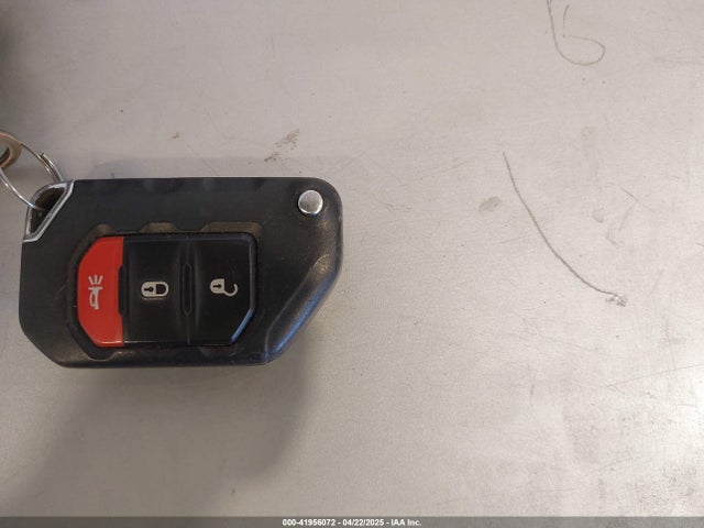 1C4HJXEN2MW592565 Jeep 2021