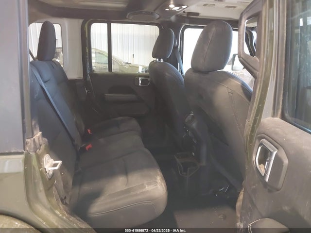 1C4HJXEN2MW592565 Jeep 2021