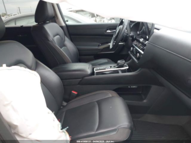 5N1DR3CB8NC232370 Nissan Pathfinder Sl 2wd