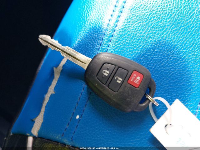 JTMBFREV5JJ738405 Toyota RAV4 LE