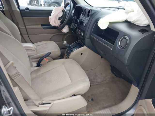 1C4NJPBA4GD526703 Jeep Patriot Sport