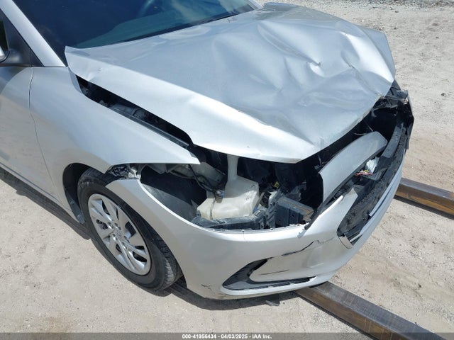 Hyundai ELANTRA SE 2017 5NPD74LF8HH166852 Image 18