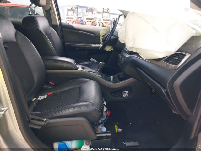3C4PDCGG0KT857688 Dodge Journey Crossroad