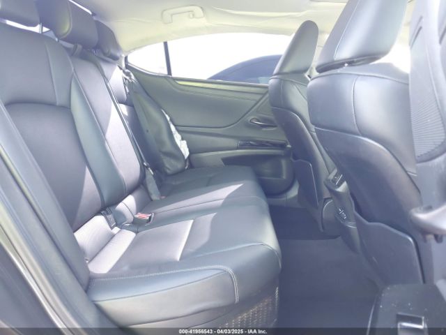 58ADA1C15PU034077 Lexus ES 300H
