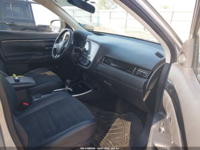 2019 MITSUBISHI OUTLANDER JA4AD3A3XKZ033759 Photo 4