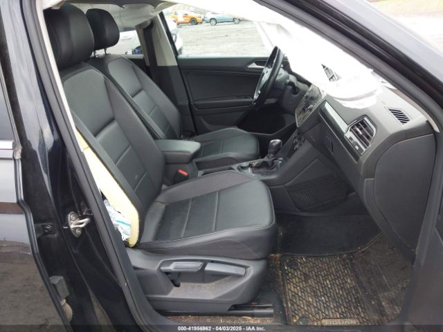3VV2B7AX9JM192672 Volkswagen Tiguan 2.0t Se/2.0t Sel