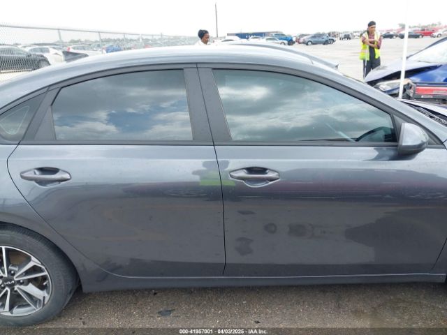 3KPF24AD0NE455801 KIA Forte Lxs