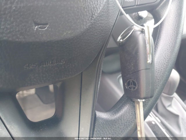 5YFB4MDE8RP191325 Toyota COROLLA LE