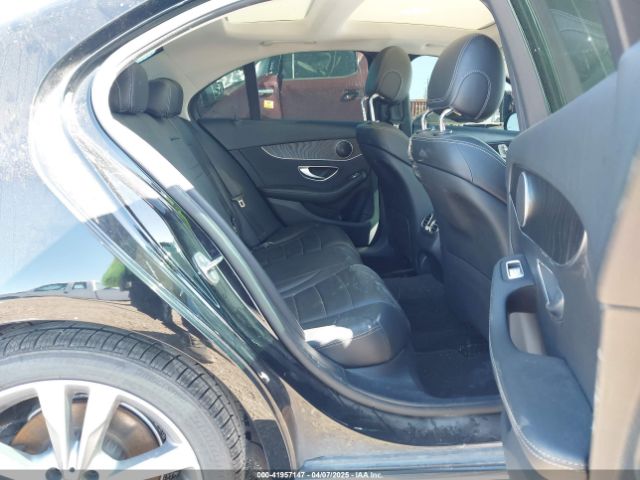 55SWF4JBXHU208527 Mercedes-Benz C 300 Luxury/sport