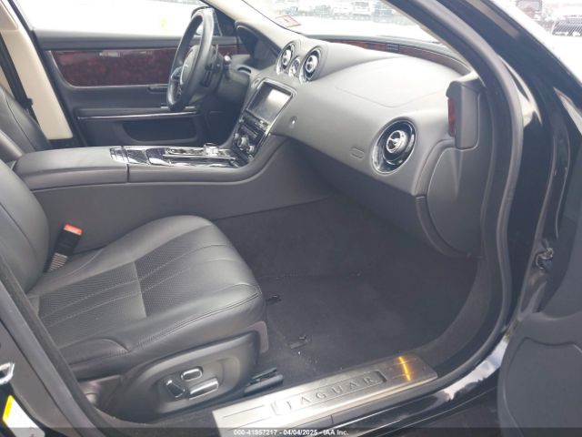 2011 JAGUAR XJ SAJWA1CB8BLV12389 Photo 4