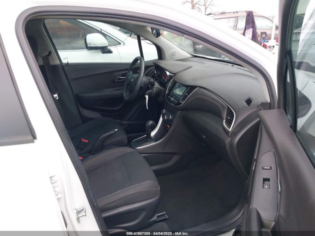 3GNCJKSB5HL269217 Chevrolet TRAX LS