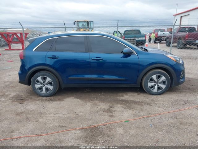 KNDCB3LC1M5488575 KIA NIRO LX