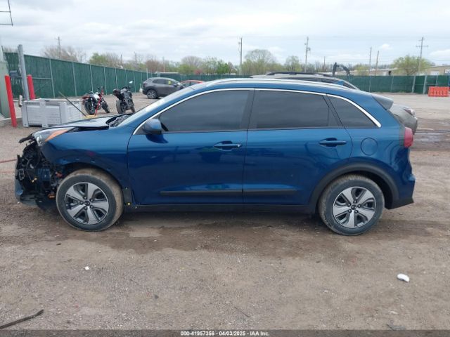 KNDCB3LC1M5488575 KIA NIRO LX
