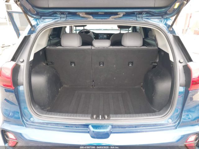 KNDCB3LC1M5488575 KIA NIRO LX
