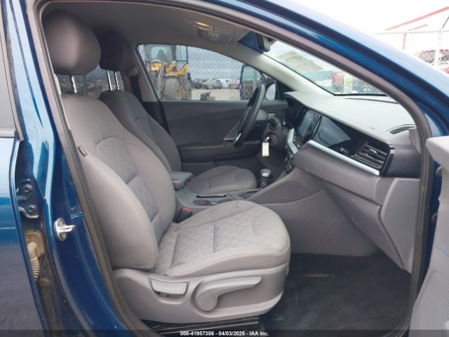 KNDCB3LC1M5488575 KIA NIRO LX