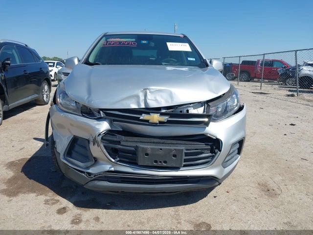 3GNCJKSB4JL173889 Chevrolet TRAX LS