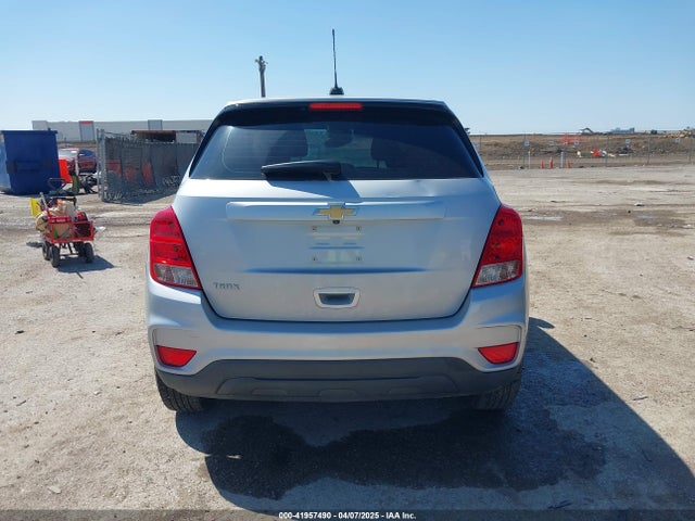 3GNCJKSB4JL173889 Chevrolet TRAX LS