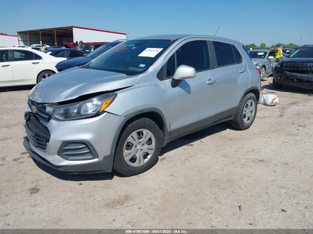 3GNCJKSB4JL173889 Chevrolet TRAX LS