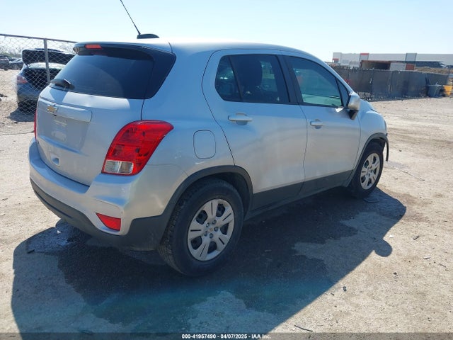 3GNCJKSB4JL173889 Chevrolet TRAX LS