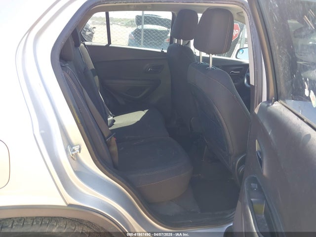 3GNCJKSB4JL173889 Chevrolet TRAX LS