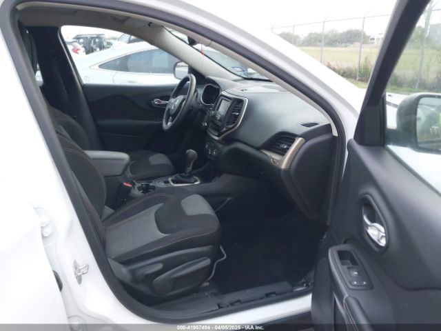 1C4PJLAB5FW761559 Jeep Cherokee Sport