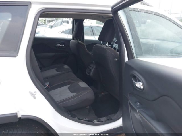 1C4PJLAB5FW761559 Jeep Cherokee Sport