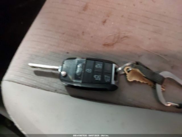 KNDMB5C10G6161548 KIA SEDONA LX
