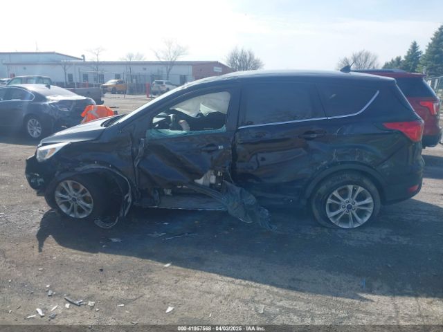 1FMCU9GD9KUC57650 Ford ESCAPE SE