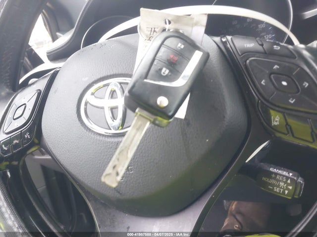 NMTKHMBX4JR032773 Toyota C-HR XLE