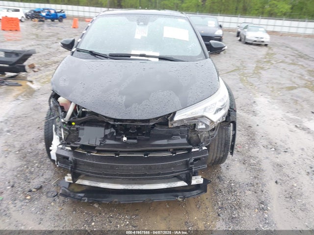NMTKHMBX4JR032773 Toyota C-HR XLE