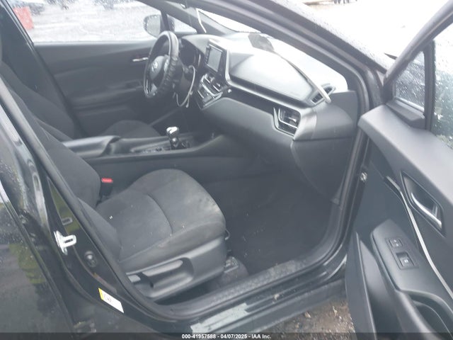 NMTKHMBX4JR032773 Toyota C-HR XLE