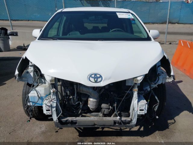 5TDXK3DC0GS702003 Toyota Sienna Se 8 Passenger