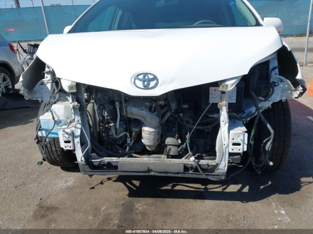 5TDXK3DC0GS702003 Toyota Sienna Se 8 Passenger