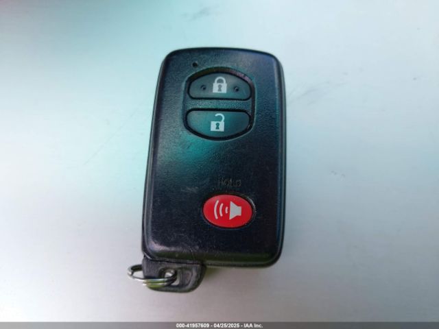 JTDZN3EU8FJ020702 Toyota Prius V Four