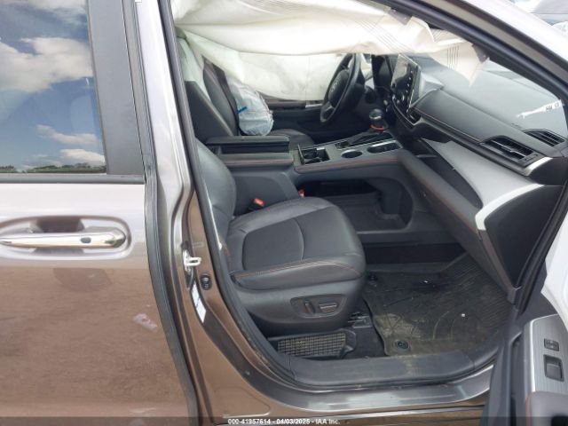 5TDDSKFC8NS047144 Toyota Sienna Xse